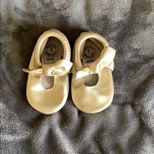 Platinum Knotted bow Mocc Mini Sole